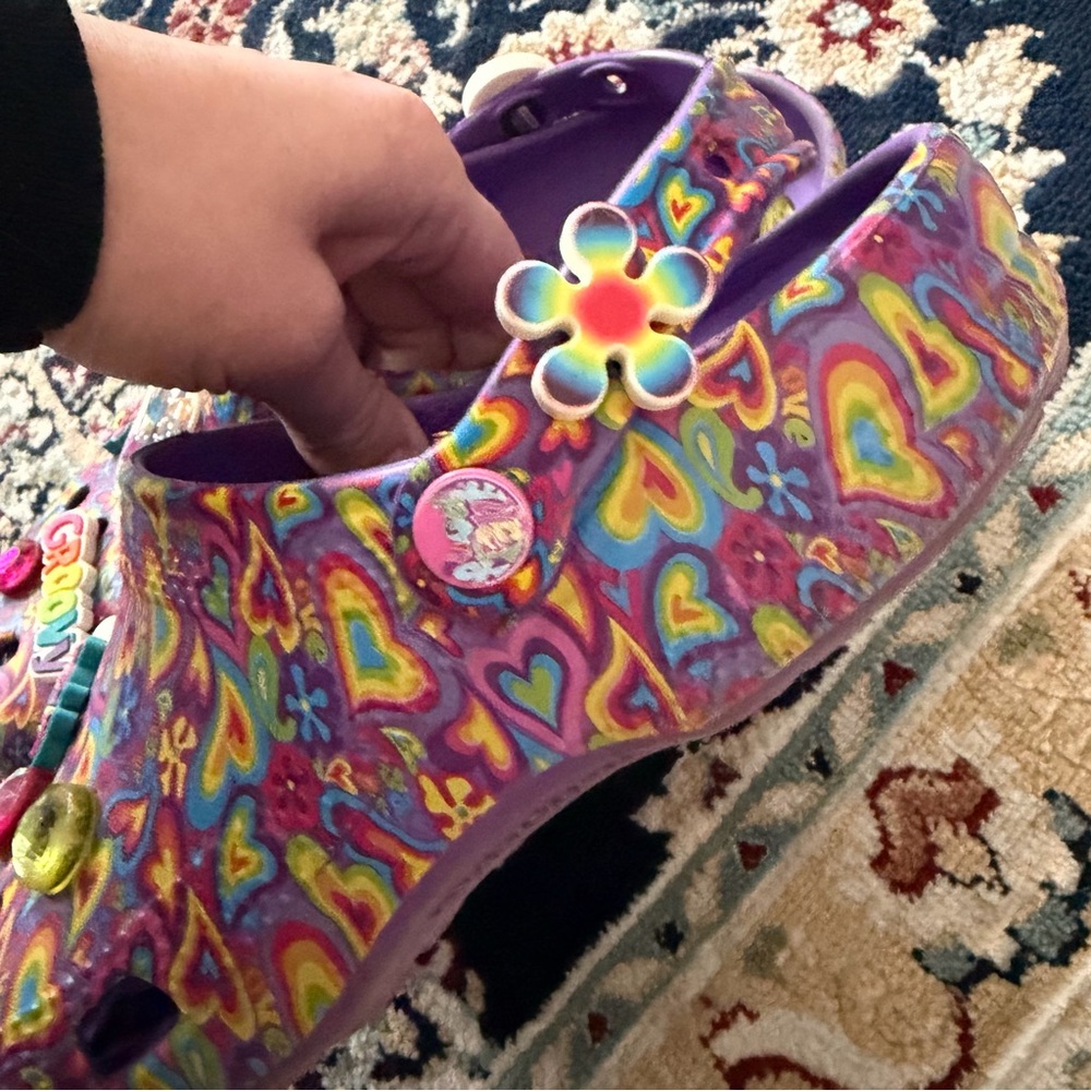 Crocs x Lisa Frank rainbow groovy heart bejeweled slide croc jibbitz - Picture 6 of 12